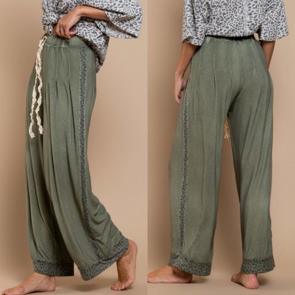 68992 POL Pleated Wide Leg Pants - Picture 2 of 3